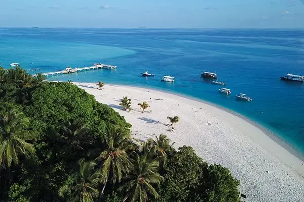 fulidhoo beach – budget-friendly Maldives island